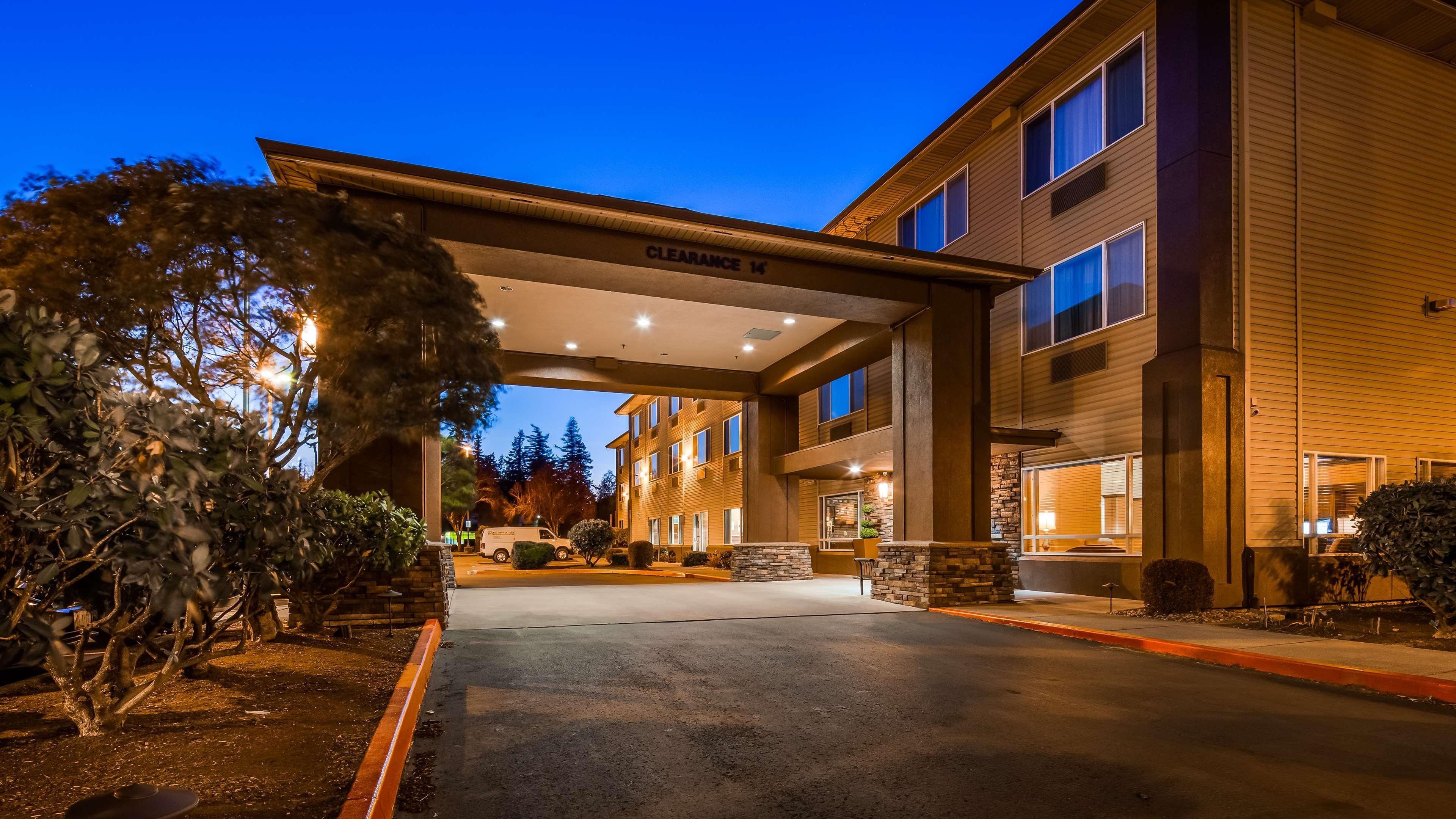 Best Western Cascade Inn & Suites Troutdale Dış mekan fotoğraf