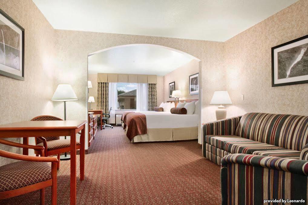 Best Western Cascade Inn & Suites Troutdale Oda fotoğraf